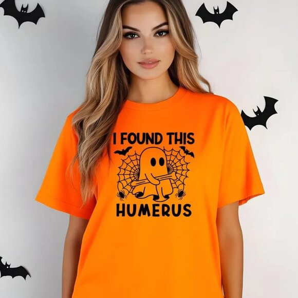 I Found This Humerus Ghost Tee Funny Halloween Skeleton T-Shirt - Picture 2 of 2
